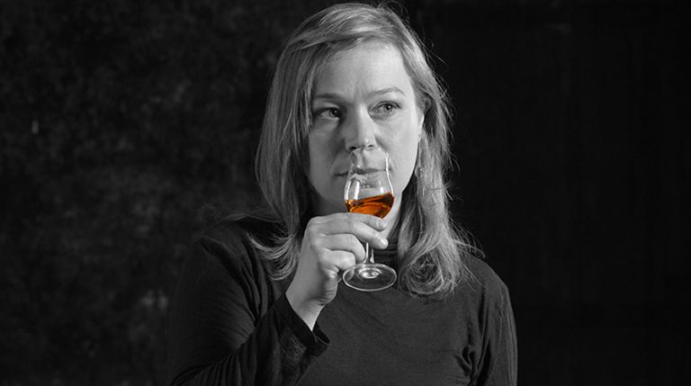 Anne Sarteaux est maître de chai de la maison Meukow. Selon elle, si le cognac était un animal, il serait une panthère !