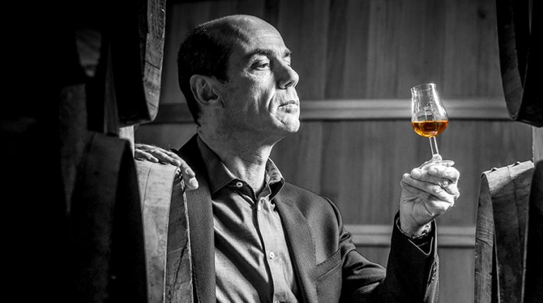 Patrice Piveteau est maître de chai de la maison Frapin. Pour lui, le chêne symbolise parfaitement le cognac.